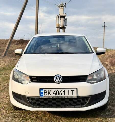 Белый Фольксваген Поло, объемом двигателя 1.6 л и пробегом 275 тыс. км за 8200 $, фото 1 на Automoto.ua