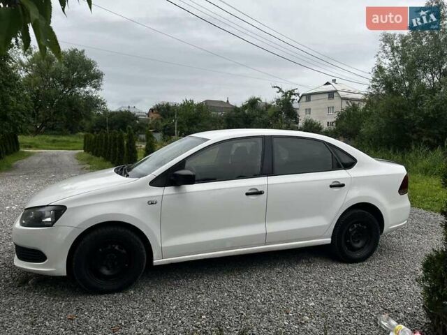 Белый Фольксваген Поло, объемом двигателя 1.6 л и пробегом 200 тыс. км за 5600 $, фото 1 на Automoto.ua