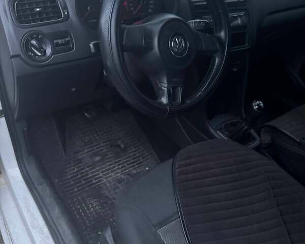 Белый Фольксваген Поло, объемом двигателя 1.6 л и пробегом 224 тыс. км за 3800 $, фото 1 на Automoto.ua