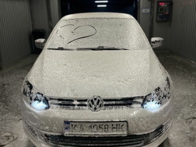 Белый Фольксваген Поло, объемом двигателя 1.6 л и пробегом 330 тыс. км за 5299 $, фото 1 на Automoto.ua