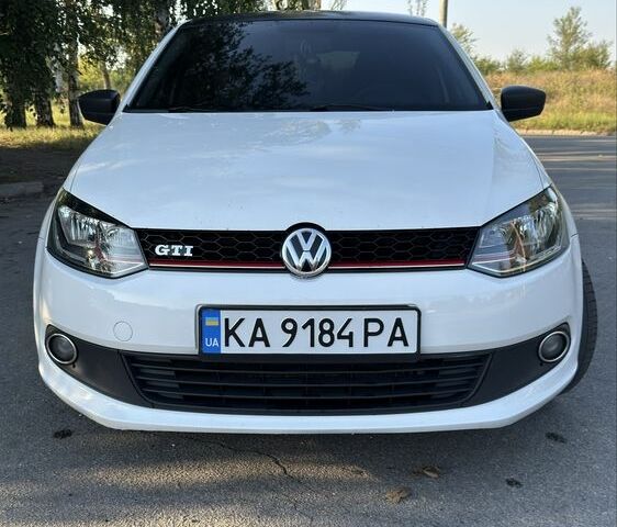 Белый Фольксваген Поло, объемом двигателя 1.6 л и пробегом 228 тыс. км за 6500 $, фото 1 на Automoto.ua