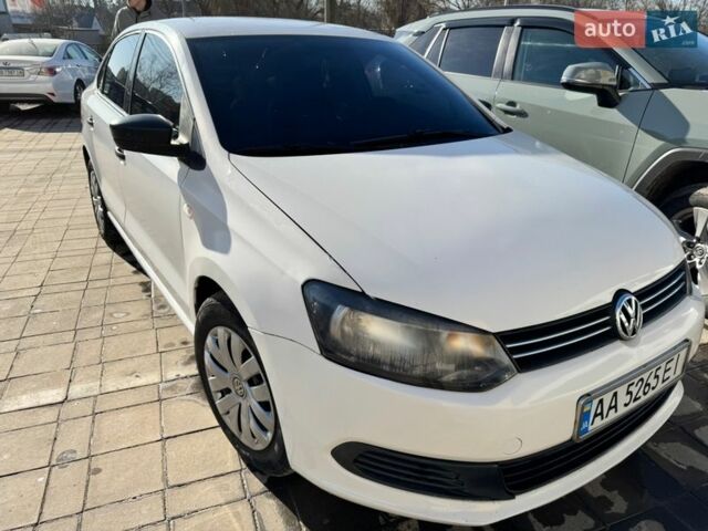 Белый Фольксваген Поло, объемом двигателя 1.6 л и пробегом 230 тыс. км за 3800 $, фото 1 на Automoto.ua