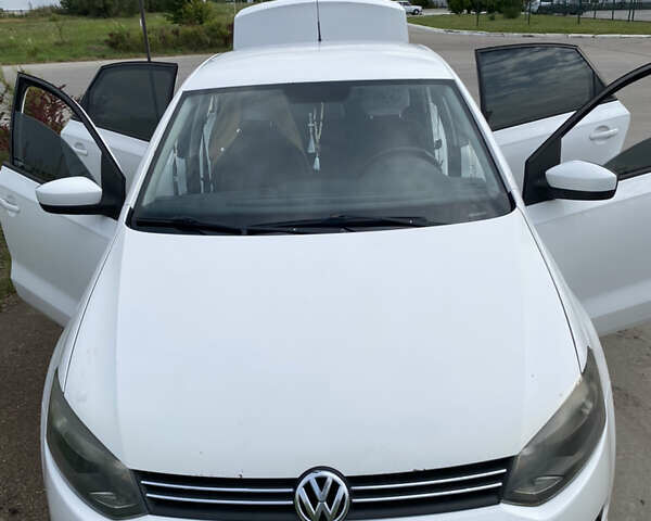 Белый Фольксваген Поло, объемом двигателя 1.6 л и пробегом 350 тыс. км за 5499 $, фото 1 на Automoto.ua