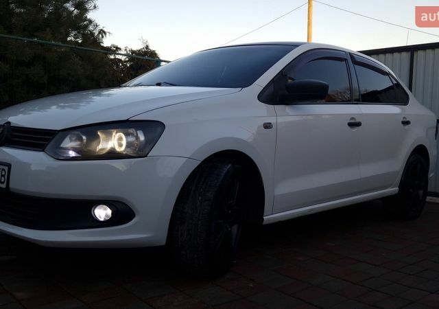 Белый Фольксваген Поло, объемом двигателя 1.6 л и пробегом 296 тыс. км за 5700 $, фото 1 на Automoto.ua