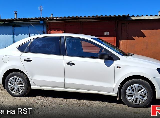 Белый Фольксваген Поло, объемом двигателя 1.6 л и пробегом 101 тыс. км за 7090 $, фото 1 на Automoto.ua