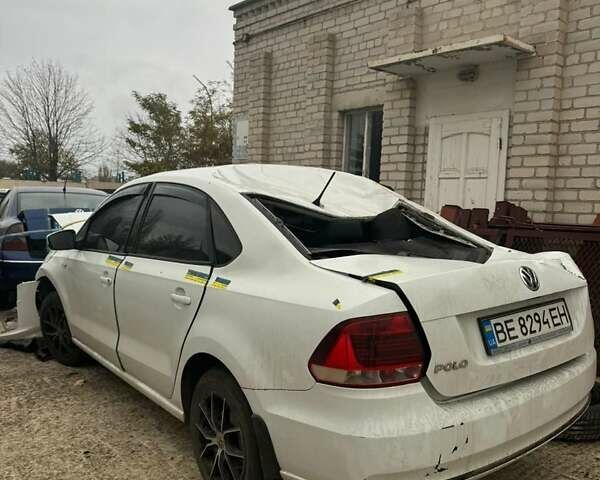 Белый Фольксваген Поло, объемом двигателя 1.6 л и пробегом 150 тыс. км за 1600 $, фото 1 на Automoto.ua