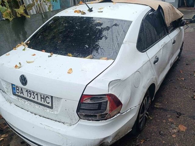 Белый Фольксваген Поло, объемом двигателя 1.6 л и пробегом 200 тыс. км за 1600 $, фото 1 на Automoto.ua