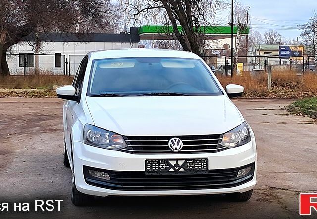 Белый Фольксваген Поло, объемом двигателя 1.6 л и пробегом 198 тыс. км за 8800 $, фото 1 на Automoto.ua