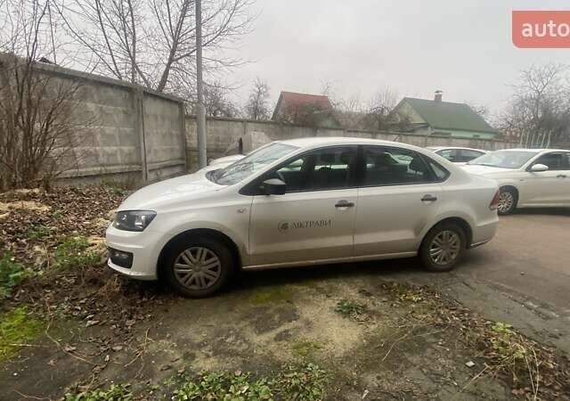 Белый Фольксваген Поло, объемом двигателя 1.6 л и пробегом 156 тыс. км за 7600 $, фото 1 на Automoto.ua