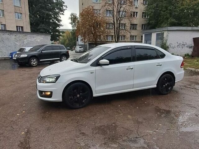Белый Фольксваген Поло, объемом двигателя 1.6 л и пробегом 141 тыс. км за 8600 $, фото 1 на Automoto.ua
