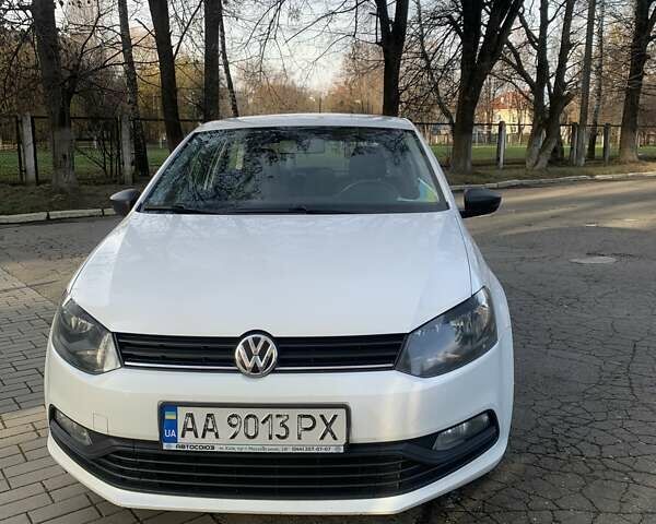 Белый Фольксваген Поло, объемом двигателя 1.2 л и пробегом 217 тыс. км за 6150 $, фото 1 на Automoto.ua