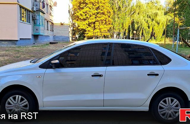 Белый Фольксваген Поло, объемом двигателя 1.6 л и пробегом 50 тыс. км за 8800 $, фото 1 на Automoto.ua
