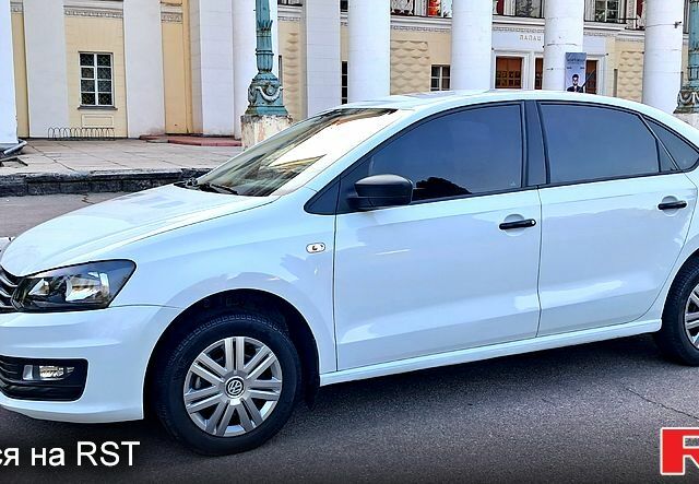 Белый Фольксваген Поло, объемом двигателя 1.6 л и пробегом 50 тыс. км за 8800 $, фото 1 на Automoto.ua