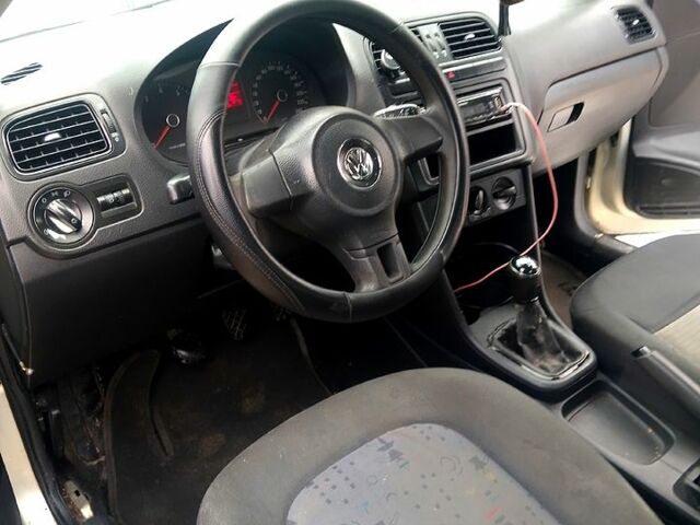 Бежевый Фольксваген Поло, объемом двигателя 1.6 л и пробегом 43900 тыс. км за 4500 $, фото 1 на Automoto.ua