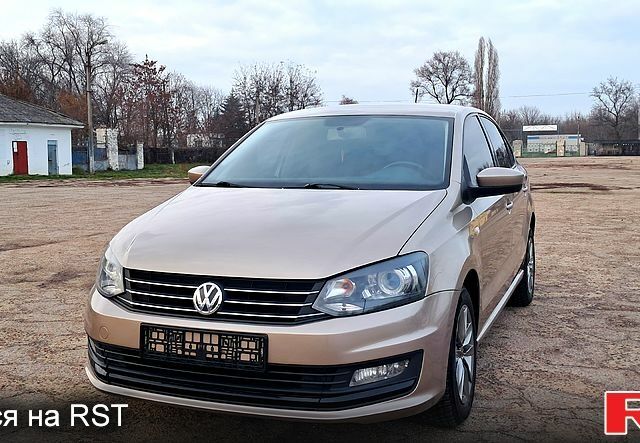 Бежевый Фольксваген Поло, объемом двигателя 1.6 л и пробегом 63 тыс. км за 10800 $, фото 1 на Automoto.ua