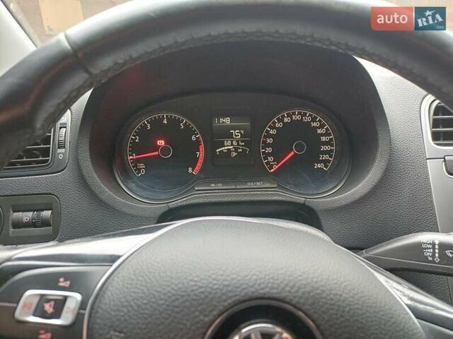 Бежевый Фольксваген Поло, объемом двигателя 1.39 л и пробегом 68 тыс. км за 12000 $, фото 1 на Automoto.ua