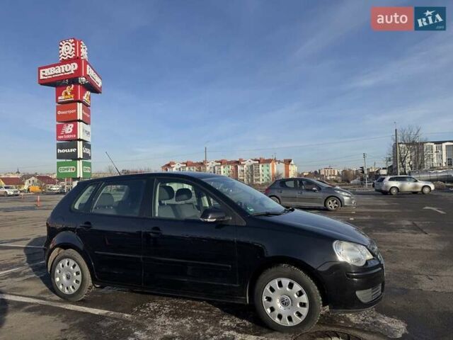 Черный Фольксваген Поло, объемом двигателя 1.2 л и пробегом 246 тыс. км за 3950 $, фото 1 на Automoto.ua