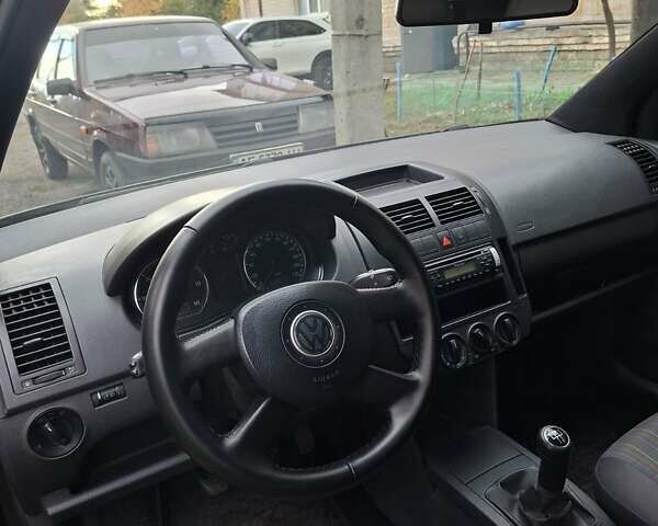 Черный Фольксваген Поло, объемом двигателя 1.42 л и пробегом 204 тыс. км за 4500 $, фото 1 на Automoto.ua