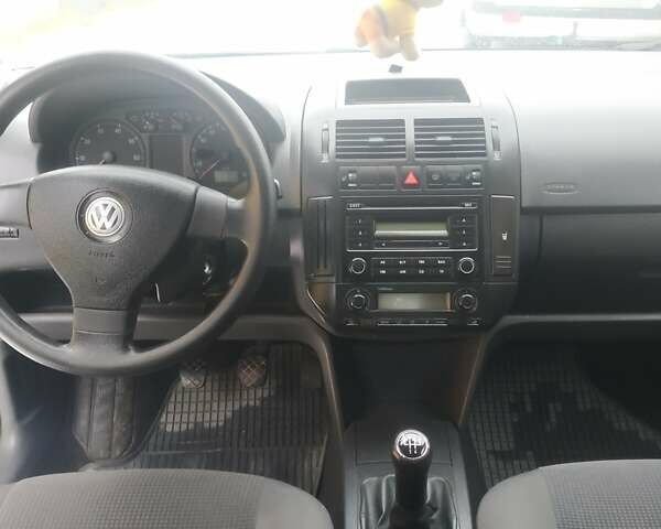 Черный Фольксваген Поло, объемом двигателя 1.39 л и пробегом 235 тыс. км за 5200 $, фото 1 на Automoto.ua