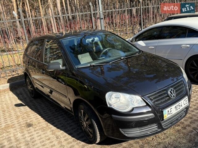 Черный Фольксваген Поло, объемом двигателя 1.39 л и пробегом 225 тыс. км за 5450 $, фото 1 на Automoto.ua