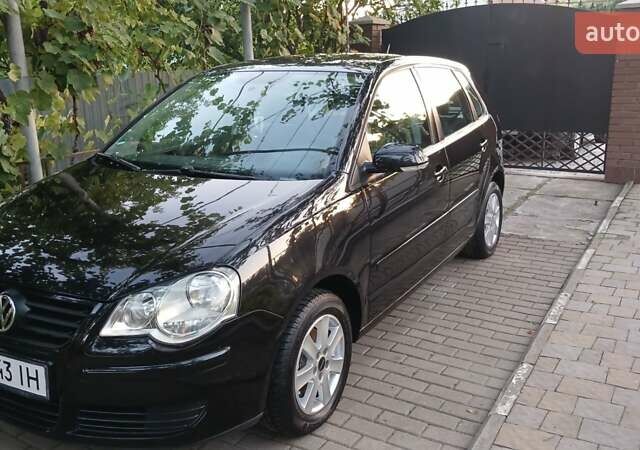 Черный Фольксваген Поло, объемом двигателя 1.4 л и пробегом 211 тыс. км за 4700 $, фото 1 на Automoto.ua