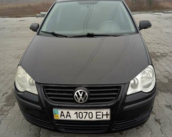 Черный Фольксваген Поло, объемом двигателя 1.4 л и пробегом 190 тыс. км за 9662 $, фото 1 на Automoto.ua
