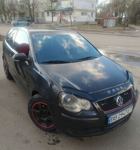 Черный Фольксваген Поло, объемом двигателя 1.2 л и пробегом 100 тыс. км за 3300 $, фото 1 на Automoto.ua