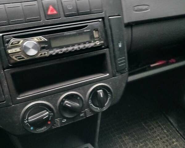 Черный Фольксваген Поло, объемом двигателя 1.4 л и пробегом 180 тыс. км за 4400 $, фото 1 на Automoto.ua