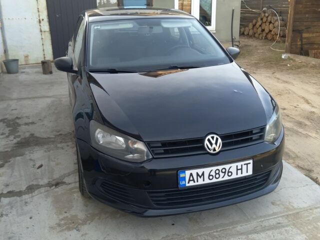Черный Фольксваген Поло, объемом двигателя 1.2 л и пробегом 240 тыс. км за 4100 $, фото 1 на Automoto.ua