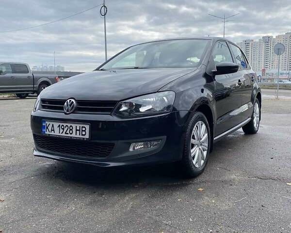 Черный Фольксваген Поло, объемом двигателя 1.39 л и пробегом 103 тыс. км за 7850 $, фото 1 на Automoto.ua