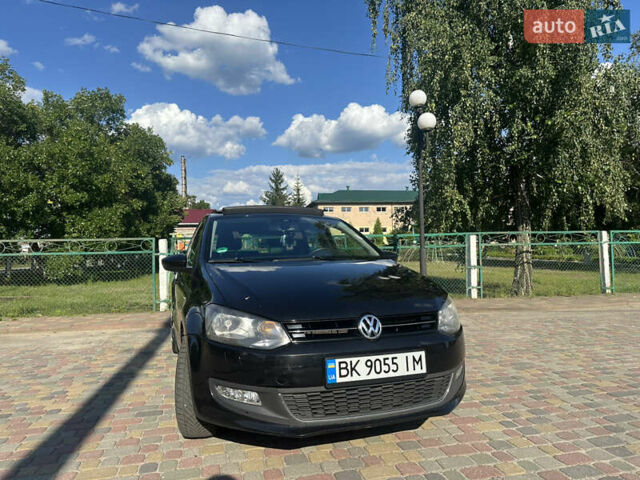 Черный Фольксваген Поло, объемом двигателя 1.2 л и пробегом 198 тыс. км за 7600 $, фото 1 на Automoto.ua