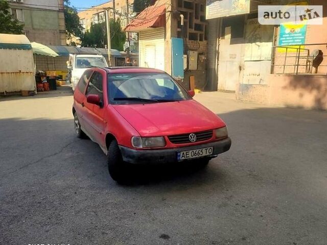 Красный Фольксваген Поло, объемом двигателя 1 л и пробегом 283 тыс. км за 1100 $, фото 1 на Automoto.ua