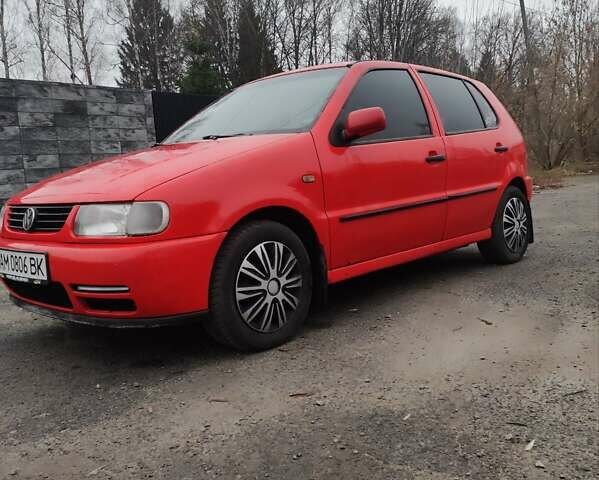Красный Фольксваген Поло, объемом двигателя 1 л и пробегом 286 тыс. км за 1900 $, фото 1 на Automoto.ua