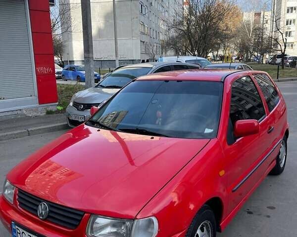 Красный Фольксваген Поло, объемом двигателя 1 л и пробегом 210 тыс. км за 2100 $, фото 1 на Automoto.ua