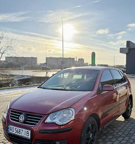 Красный Фольксваген Поло, объемом двигателя 1.4 л и пробегом 182 тыс. км за 4300 $, фото 1 на Automoto.ua