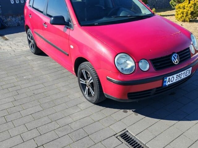 Красный Фольксваген Поло, объемом двигателя 1.4 л и пробегом 300 тыс. км за 4000 $, фото 1 на Automoto.ua