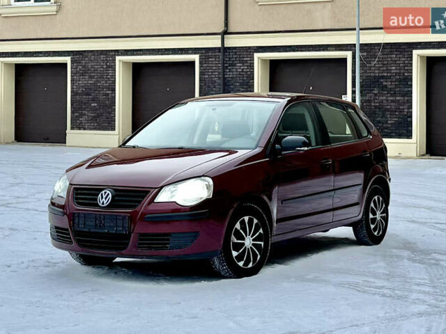 Красный Фольксваген Поло, объемом двигателя 1.39 л и пробегом 165 тыс. км за 6200 $, фото 1 на Automoto.ua