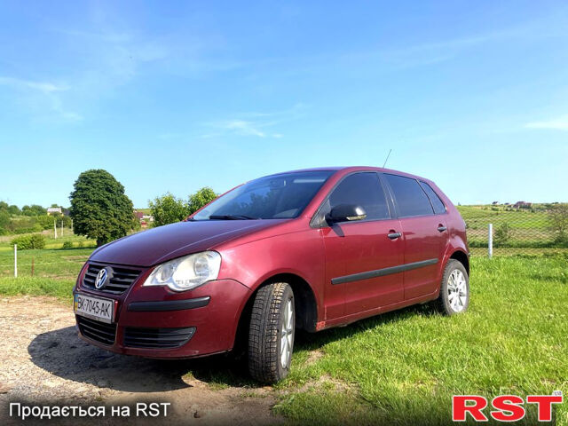 Красный Фольксваген Поло, объемом двигателя 1.4 л и пробегом 330 тыс. км за 3200 $, фото 1 на Automoto.ua