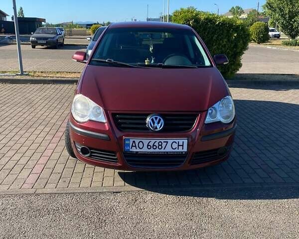 Красный Фольксваген Поло, объемом двигателя 1.4 л и пробегом 215 тыс. км за 4500 $, фото 1 на Automoto.ua