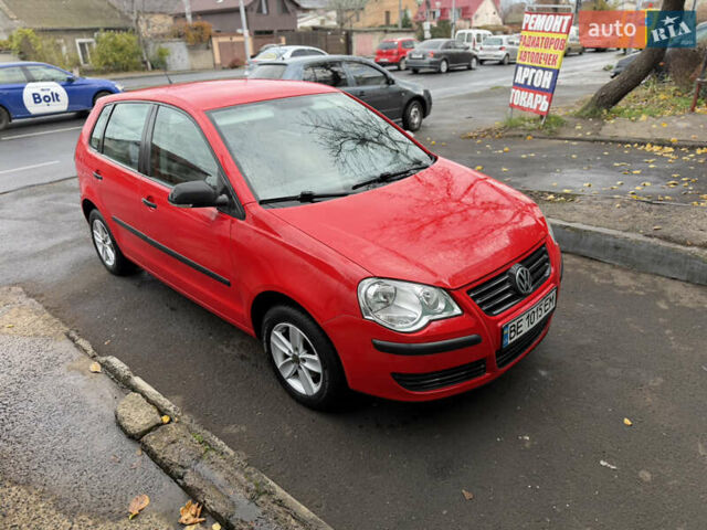 Червоний Фольксваген Поло, об'ємом двигуна 1.4 л та пробігом 130 тис. км за 5700 $, фото 1 на Automoto.ua