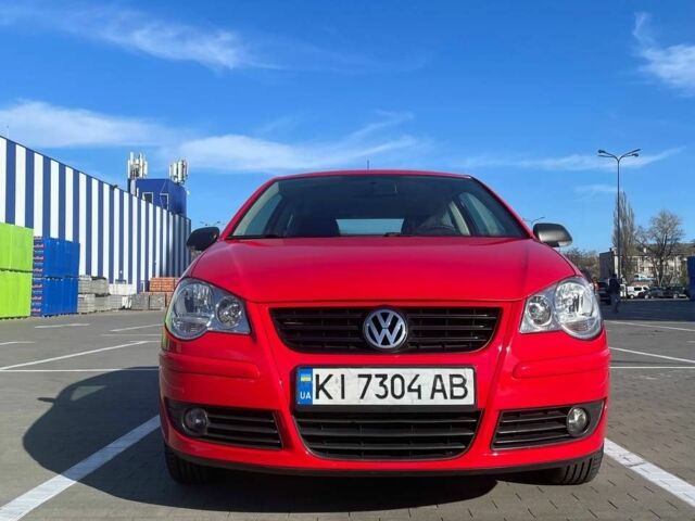 Красный Фольксваген Поло, объемом двигателя 1.2 л и пробегом 168 тыс. км за 4500 $, фото 1 на Automoto.ua