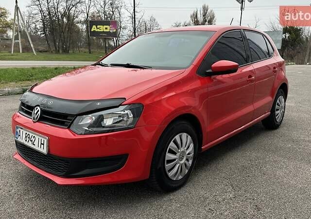 Красный Фольксваген Поло, объемом двигателя 1.39 л и пробегом 158 тыс. км за 6950 $, фото 1 на Automoto.ua