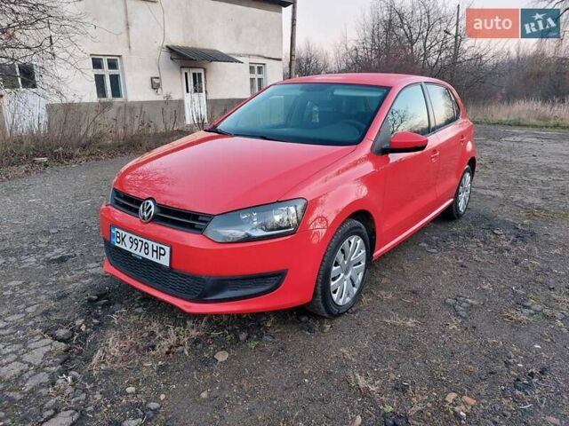 Червоний Фольксваген Поло, об'ємом двигуна 1.2 л та пробігом 200 тис. км за 5550 $, фото 1 на Automoto.ua