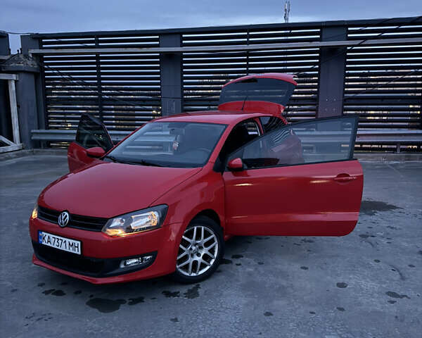 Червоний Фольксваген Поло, об'ємом двигуна 1.39 л та пробігом 112 тис. км за 6899 $, фото 1 на Automoto.ua