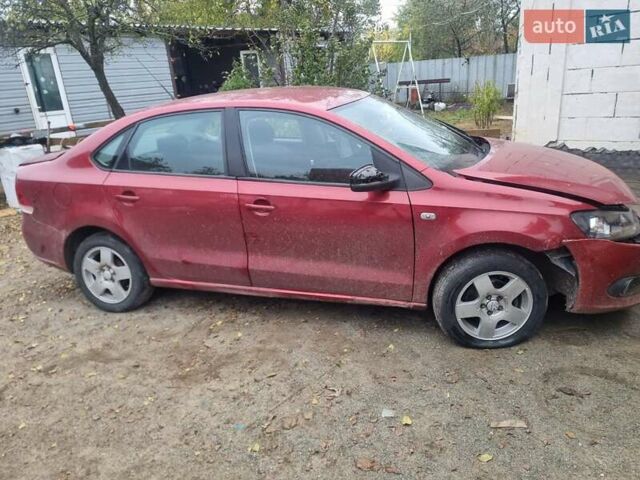 Красный Фольксваген Поло, объемом двигателя 1.6 л и пробегом 211 тыс. км за 3200 $, фото 1 на Automoto.ua