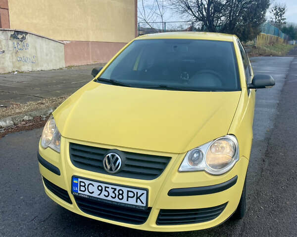 Жовтий Фольксваген Поло, об'ємом двигуна 1.4 л та пробігом 183 тис. км за 5700 $, фото 1 на Automoto.ua
