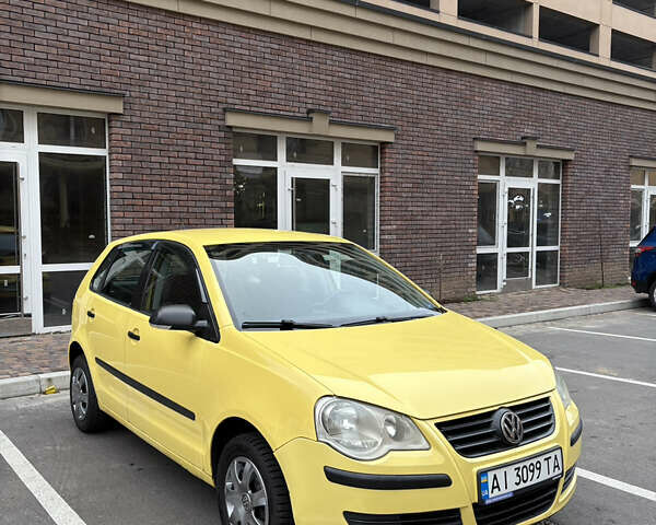 Желтый Фольксваген Поло, объемом двигателя 1.39 л и пробегом 239 тыс. км за 5000 $, фото 1 на Automoto.ua