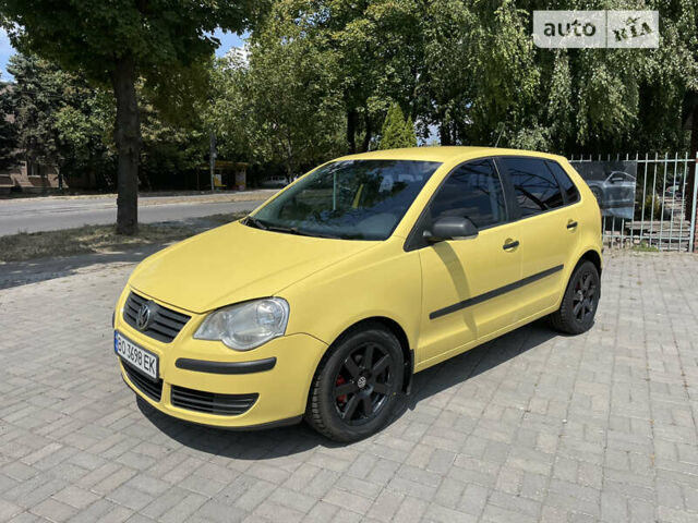Желтый Фольксваген Поло, объемом двигателя 1.39 л и пробегом 221 тыс. км за 5600 $, фото 1 на Automoto.ua