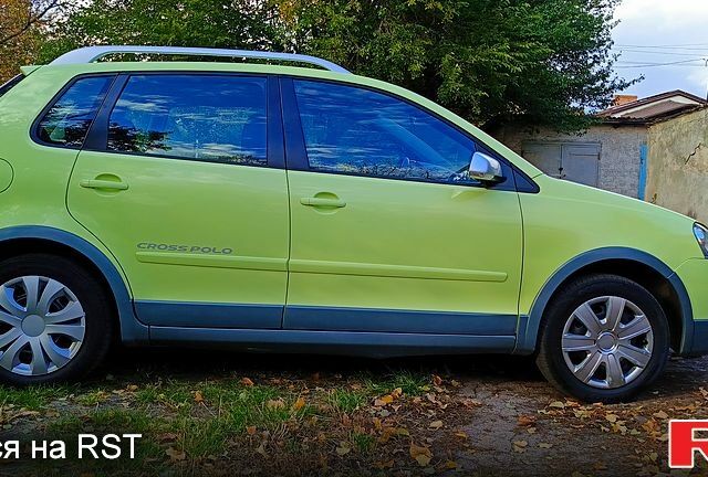 Желтый Фольксваген Поло, объемом двигателя 1.4 л и пробегом 89 тыс. км за 5999 $, фото 1 на Automoto.ua