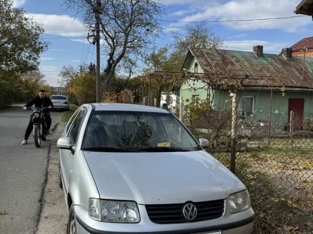 Серый Фольксваген Поло, объемом двигателя 1.4 л и пробегом 380 тыс. км за 1300 $, фото 1 на Automoto.ua